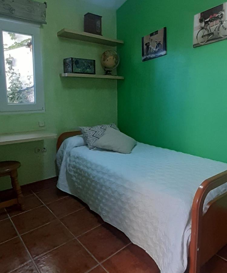 Casa Luciita: Agradable Con Chimenea, Patio Y Bbq. * Ojen