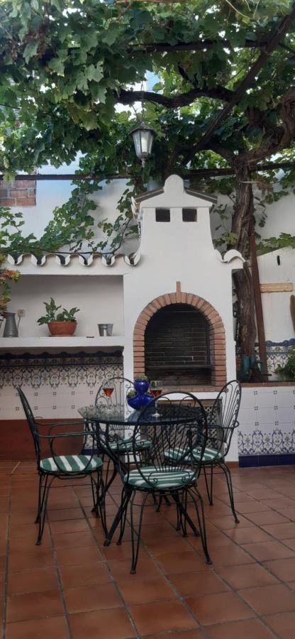 Casa Luciita: Agradable Con Chimenea, Patio Y Bbq. * Ojen