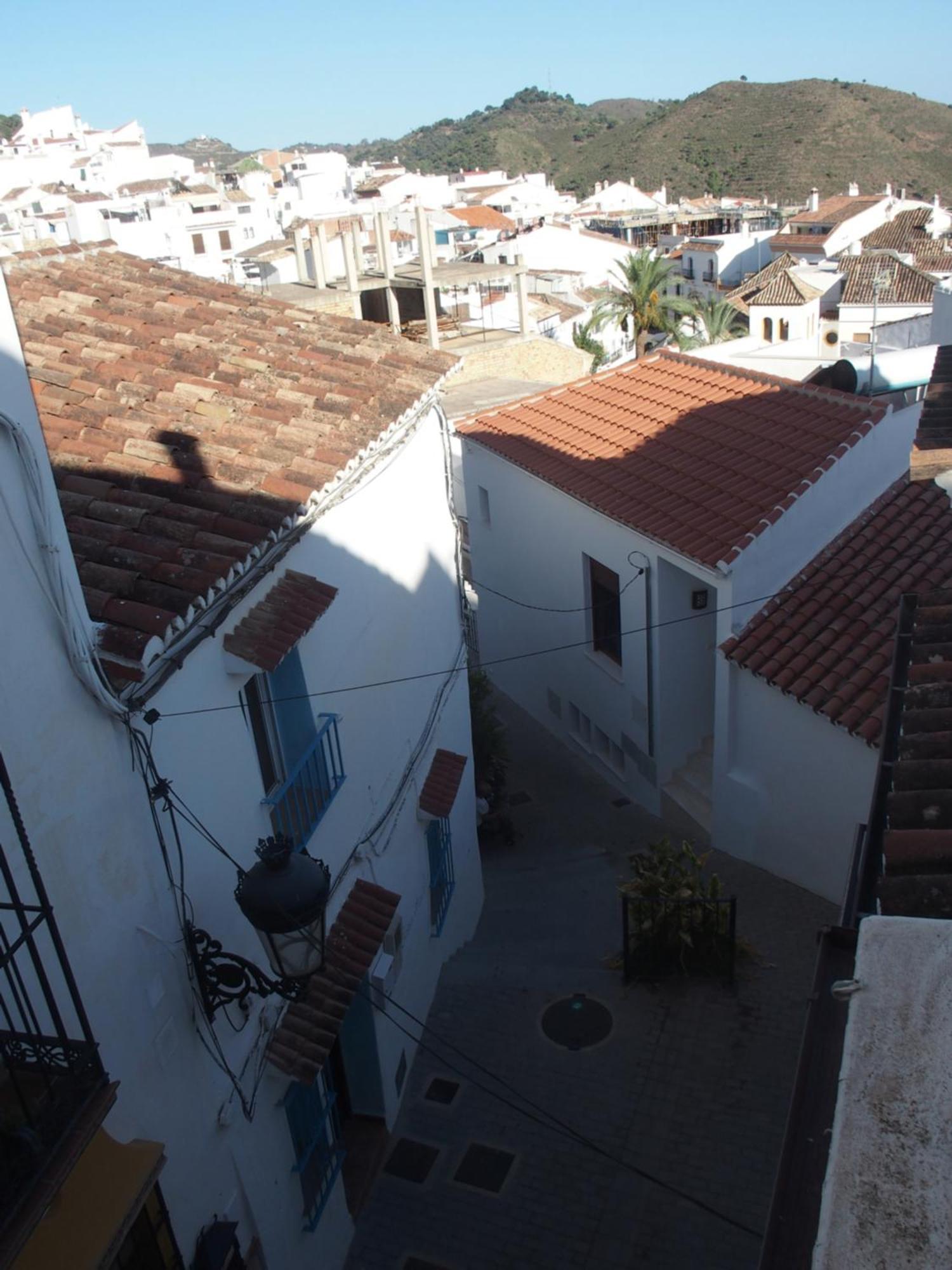 Casa Luciita: Agradable Con Chimenea, Patio Y Bbq. Holiday home Ojen